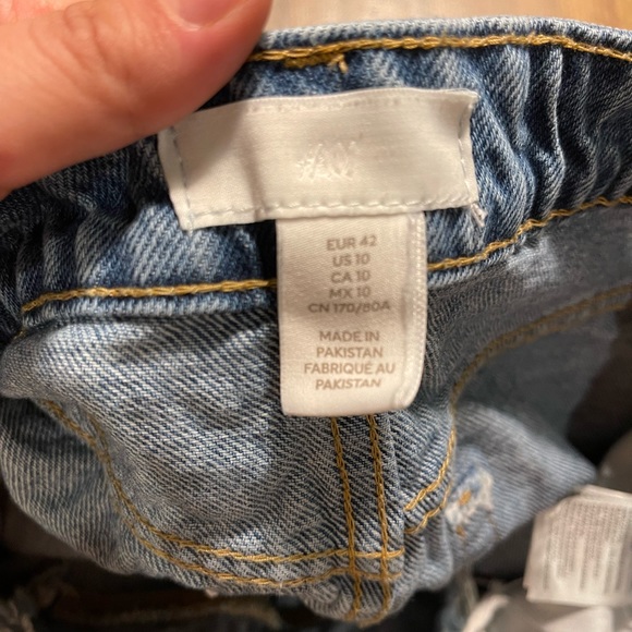 Ripped high rise denim shorts - Picture 7 of 7